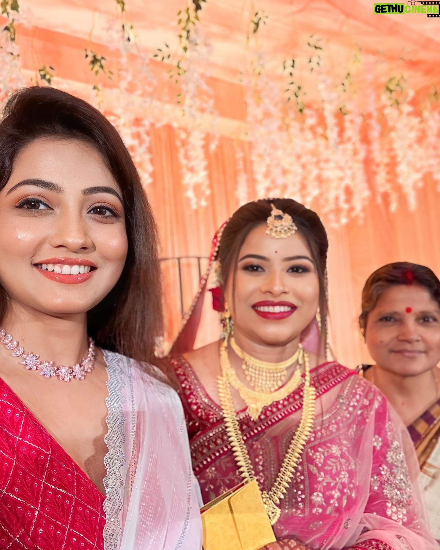 Sasmita Piyali Sahoo Instagram - Mere yaar ki Shaadi hai❤️💫… . . #picoftheday #marriagefunction #saree #indianwedding #friends #family #love #vibes #celebration #odiagirl #actress #beautiful #instagram #sasmitapiyalisahoo