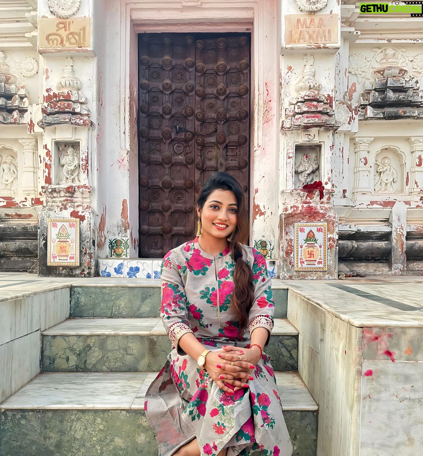 Sasmita Piyali Sahoo Instagram - Take care of your inner, spiritual beauty. That will reflect in your face❤️💫.. . . #picoftheday #divine #power #vibes #peace #happiness #attraction #odiagirl #love #actress #beautiful #beurself #smile #god #prayer #instagram #sasmitapiyalisahoo