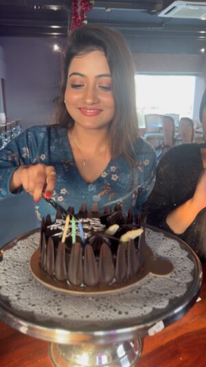 Sasmita Piyali Sahoo Instagram - Highest calorie-consumption day🤪
#Annually 🎂
#friends #birthdaycake #birthdaygirl #happiness #vibes #wishes #purelove #instagram #sasmitapiyalisahoo