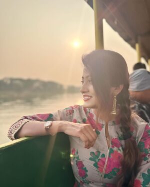 Sasmita Piyali Sahoo Instagram - Perhaps nothing more beautiful than a river awaiting the sunset❤️💫…
.
.
#picoftheday #river #sunset #nature #beautiful #smile #love #life #vibes #happiness #odiagirl #actress #simple #instagram #sasmitapiyalisahoo