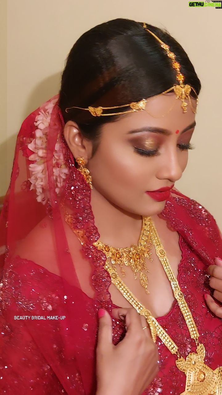 Sasmita Piyali Sahoo Instagram - Mua @samirprusty_makeup @beautibridal ❤️ @sasmitapiyalisahoo11 . . . . . #makeup #makeupartist #bridalmakeup #bridalhairstyle #reelsvideo #odiareels #reels #filmmakeupartist #samirprustymakeup
