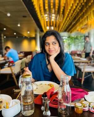 Sathya Devarajan Instagram - When food is your love language ❤️😍 Ignore the sleepy face 🫢
.
.
.
#foodgram #restaurants #favourites 
#sathyadevarajan #tamilactress #sundaying