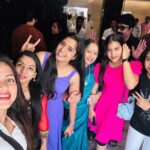 Sathya Devarajan Instagram - That was one awesome day❤️ Thank you for the treat na @velaramamoorthy 🫶 . . . . . #ethirneechal #suntv #tamilserial #teamlunch #sathyadevarajan