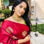Sathya Devarajan Instagram - This fav song of mine is so underrated like this page ❤️ All these beautiful jewellery sets am wearing is from @sri_jewels_madurai ❤️ Check their page for budget friendly jewellery options 😇 . . #sathyadevarajan #saree #trending #tamilponnu