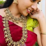 Sathya Devarajan Instagram - This fav song of mine is so underrated like this page ❤️ All these beautiful jewellery sets am wearing is from @sri_jewels_madurai ❤️ Check their page for budget friendly jewellery options 😇 . . #sathyadevarajan #saree #trending #tamilponnu