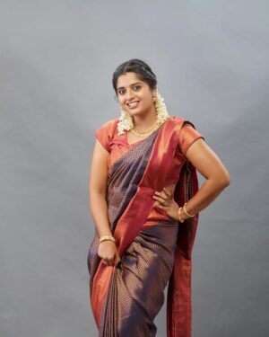 Sathya Devarajan Instagram - Happy Vishu and Tamil New Year to you! May the coming year bring you joy, prosperity, and abundance 🤗❤️
.
.
.
.
#sathyadevarajan #tamilnewyear #vishu #tamilactress #sarees #edhirneechal #suntv #tamilponnu #trending