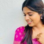 Sathya Devarajan Instagram - Can I be your forever “உன்னவள்” in ur fantasy love story ? ❤️🫶🥹 Saree : @trendingwithmathi 😇 . . . . #sathyadevarajan #tamilponnu #suntv #aadhirai #tamilactress #saree #ethirneechal