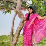 Sathya Devarajan Instagram - Can I be your forever “உன்னவள்” in ur fantasy love story ? ❤️🫶🥹 Saree : @trendingwithmathi 😇 . . . . #sathyadevarajan #tamilponnu #suntv #aadhirai #tamilactress #saree #ethirneechal