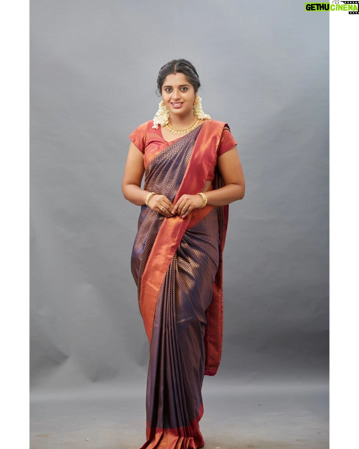 Sathya Devarajan - 11.4K Likes - Happy Vishu and Tamil New Year to you! May the coming year bring you joy, prosperity, and abundance 🤗❤️
.
.
.
.
#sathyadevarajan #tamilnewyear #vishu #tamilactress #sarees #edhirneechal #suntv #tamilponnu #trending