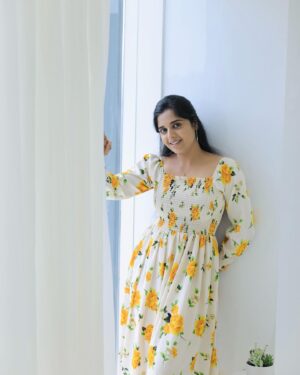 Sathya Devarajan Instagram - 💛Minimalist vibes💛
.
.
.
.
#sathyadevarajan #casualstyles #trendinglooks #tamilponnu