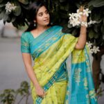 Sathya Devarajan Instagram - Last one from this series 🫢🫶❤️ Blouse designed : @ge_s_designer_boutique ❤️ Clicks : @weddings_by_arun ❤️ . . . . #sathyadevarajan #saree #tamilactress #randoms