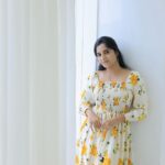 Sathya Devarajan Instagram - 💛Minimalist vibes💛 . . . . #sathyadevarajan #casualstyles #trendinglooks #tamilponnu