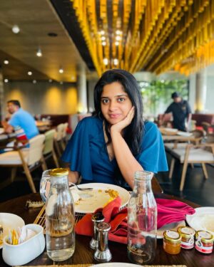 Sathya Devarajan Instagram - When food is your love language ❤️😍 Ignore the sleepy face 🫢
.
.
.
#foodgram #restaurants #favourites 
#sathyadevarajan #tamilactress #sundaying