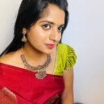 Sathya Devarajan Instagram - This fav song of mine is so underrated like this page ❤️ All these beautiful jewellery sets am wearing is from @sri_jewels_madurai ❤️ Check their page for budget friendly jewellery options 😇 . . #sathyadevarajan #saree #trending #tamilponnu