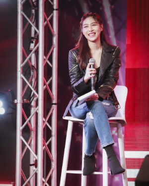 Satida Pinsinchai Instagram - พิธีกรคนนี้เป็นของคุณนะ 😚🎤 #mcaimsatida 
Thank you for having me as the MC for the press conference of Reality “เด็กฝึก”, Project Sync, and Apollo the series. I’m really looking forward to all the exciting lineup! 
Cr. Iampla