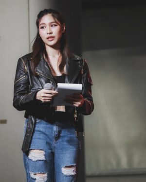 Satida Pinsinchai Instagram - พิธีกรคนนี้เป็นของคุณนะ 😚🎤 #mcaimsatida 
Thank you for having me as the MC for the press conference of Reality “เด็กฝึก”, Project Sync, and Apollo the series. I’m really looking forward to all the exciting lineup! 
Cr. Iampla
