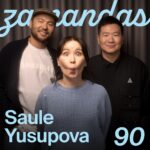 Saule Yusupova Instagram - Сауле Юсупова, стендап-исполнительница из села Варна челябинской области и звезда шоу «Женский стендап» покорила нас своим юмором. «Мне смеха недостаточно. Я буду добивать шутку до тех пор, пока не начнут хлопать», - говорит Сауле у нас на подкасте. Мы знали, что Сауле работала в медицине до момента, когда ее карьера в стендапе пошла вверх. Поэтому хотели обсудить часть ее жизни, которую она посвятила работе санитаркой, медсестрой, фельдшером. Но начинаем мы со свадьбы Сауле Юсуповой и Аскара Узабаева, где мы разбираем, почему для нее было важно выйти замуж за казаха. В том же блоке мы говорим о казахах в России, кыз узату и разнице менталитета Сауле и Аскара. Мы благодарим наших новых партнеров @indrive.kz за поддержку Зamandas. @sauleyusupovva much love.