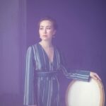 Saule Yusupova Instagram - Завтра 14 февраля, дорогие мужчины, вот вам небольшой список, что можно подарить женщине. На 8 марта тоже актуален. Пишу это потому, что один раз так обожглась) Мне четыре года назад парень подарил золотую цепочку, я сходила в душ, и она оказалась желтая! В Челябинске, конечно, плохая вода, но вряд же она прям золото смывает. Так делать не надо. Что точно понравится женщине 1. Сертификат в Летуаль. (магазин косметики с большим выбором на цены) 2. Сертификат в ИНКАНТО (магазин нижнего белья). Это очень крутой подарок. Но здесь есть условие, сертификат придется брать на большую сумму. Потому что за тыщу там белье можно только потрогать! Просто, мне кажется, что, если дарить сертификат на нижнее белье, то надо брать в дорогие салоны. Сертификат в магазин «Белорусское белье» дарить нельзя. Она его уже сама там купила. 3. Сертификат на Зуб. Считаю это универсальный подарок на все праздники и мужчинам и женщинам. Но дарить можно, если: А) вы давно в отношениях. Б) у нее в разговорах есть фраза «помню в мое время..» Типа «помню в мое время куннилингус называли язык до Киева доведет.» Если встречаетесь три недели, то дарить не стоит, иначе сертификат понадобится вам. 4. Сертификат в СПА. В идеале возьмите абонемент на двоих. Получится 3 в 1. И отдохнете, и ничего придумывать не надо, и вас законно потрогает азиатка. 5. Цветы. Даже если она говорит, что не любит цветы, все равно дарите! Мы готовить тоже не любим, но готовим. 6. Деньги. Но мы женщины немного долбанутые, поэтому если решили дарить деньги, обязательно возьмите либо цветы, либо игрушку или другую романтичную хрень. Чтобы она поверила, что вы старались. 7. Если вы договорились не дарить друг другу подарки, то все равно, ОБЯЗАТЕЛЬНО подарите ей пункт 5. Иначе вам жопа! Всем любви и никаких домашних роллов! ❤️ Девочки, пишите свои истории подарков, пусть мужчины читают. Может быть, так мы спасем какую-нибудь женщину от желтого полосатика
