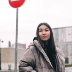 Saule Yusupova Instagram - Я очень хочу вести Инстаграм и писать посты, но каждый раз, когда я собираюсь писать новый пост, у меня происходит ступор. Я не знаю, что писать, но при этом, как мне кажется, у меня довольно интересная жизнь есть и была. Короче, я хз)) правда! Может, вы мне, дорогие подписчики, поможете найти конкретные темы, может,вспомнить истории, напишите такой вопрос, который превратится в пост. Небольшие факты обо мне, которые, возможно, вам неизвестны. 1. Я ходила в садик в Детский дом. 2. Занималась русскими народными танцами 7 лет. 3. Попробовала алкоголь в 12 лет 4. Работала санитаркой в реанимации 3 года. 5. Работала в ритуальном агенстве 1 неделю. 6. У меня 400 близких родственников. 7. Сейчас я впервые живу с парнем 8. Я сделала блефаропластику 9. Кажется, я поняла про что писать. 10. Всем спасибо, вы лучшие😃❤️