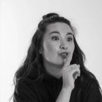 Saule Yusupova Instagram - Женщинам всегда указывают как жить, сначала орут: выйди замуж, потом – рожай! Потом говорят: а че ты одного родила - ему скучно, второго роди! Потом: че ты дома сидишь, иди работай они уже большие! Я поняла, что я хочу быстрее стать бабкой! И то мне кажется, что до них тоже докапываются. Может они поэтому в 6 утра из дома уезжают, чтобы их никто не трогал. Потом, из-за того, что нам постоянно диктуют как нам жить, у нас, когда появляется свобода – мы не знаем, что нам делать. Все угорают над женщинами после развода – что она всякой хренью занимается. Конечно, у нее план на жизнь слетел. Она поэтому на пилон залезла. Думает: ща вниз головой повишу, кровь прильет, придумаю что делать. Жизнь женщины в обществе расписана до 40 лет поминутно. Поэтому, мы только в 40 лет начинаем искать себя. Типа: а кто я, а что мне нравится? Нам надо научиться у мужиков. Они, наоборот, до 40 лет только ищут себя. Потом в 40 начинают строить какую-то взрослую жизнь. Он стоит думает: так, наверное, надо детей, а блин у меня уже их двое. 📸 @dr.r.fatkhullin спасибо за фото! ❤️❤️❤️
