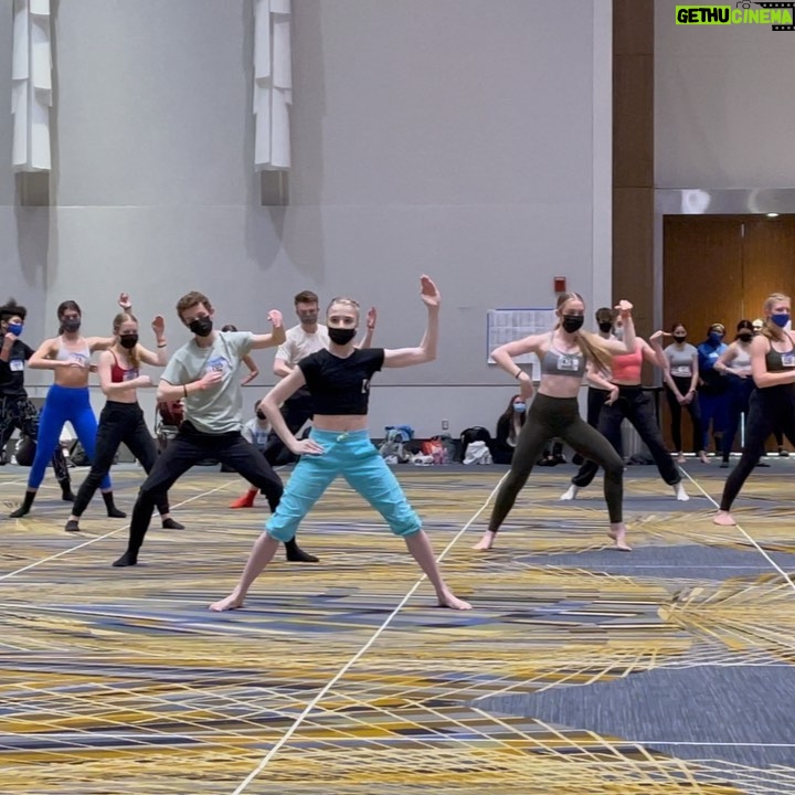 Savannah Kristich Instagram - It had been over a year since I’ve had the opportunity to take a class in person with @kirsten.russ . Grateful for this day. 🖤 . . . . #kirstenrussell #contemporarydance #contemporary #dance #nuvo #jump #btf #lovewhatyoudo #dancer