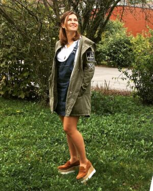 Sawsan Arsheed Instagram - كان عنا مثل بقول لا تطلُّع لفوق بتنكسر رقبتك🤦‍♀️ 😭. واثبتتلي الحياة إنو أهم الشي بالحياة تطلُّع لفوق وتحلم بالأحسن بالأجمل بالانجح ...ارفعوا رؤوسكم وابتسموا مافي شي بيكسر الرقبة غير هالمثل المخابراتي❤️❤️❤️ مساكون خير وامل الكثير من الكرامة  #goodday ##love #peaceful #spirit #actress #smile #troyes #france🇫🇷 #syrian#freedom