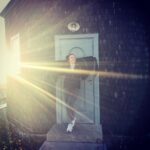 Sawsan Arsheed Instagram – صباحكون أمل محبة ودفا …حتى ببلد البرد بتطّل الشمس أحياناً معناتو لسى في أمل 😜😅. #sunshine #love #peace #goodmorning #sweden🇸🇪❤️ #happiness #powerful #syrian #actress