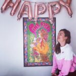 Sawsan Arsheed Instagram - #syrien #actress #goodmorning #happiness Taken by @megaarsheed #livegoodvibes #pinkfloyedposter ❤️❤️❤️. اهتموا بقلوبكم واضحكوا منها وعودوا إليها في انكساراتكم وآلامكم ستهتم هي بالباقي انبضوا معها وانعشوا القلوب التي هجرها اصحابها لربما نصل لعالم يملؤه الحب ولا شيء سوى الحب
