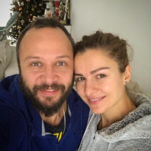 Sawsan Arsheed Instagram - مع فنجان قهوة صباح عيد زواجنا ال ١٤ منتمنالكم حياة كلها دفى..حب..احترام.. تلاقو فيها شريك حياتكم و تبنوا سوا عيلة حلوة.. وتشوفو المستقبل بولادكم عميكبر بحب قدام عيونكم.. صباحكم خير 😘😘 #happyaniversary #14 @sawsan_arsheed #me #wishing #you #all #happiness #hope #peace #love #lovely #family #kids #success #futur #positivevibes #all #world #❤❤ #😘😘