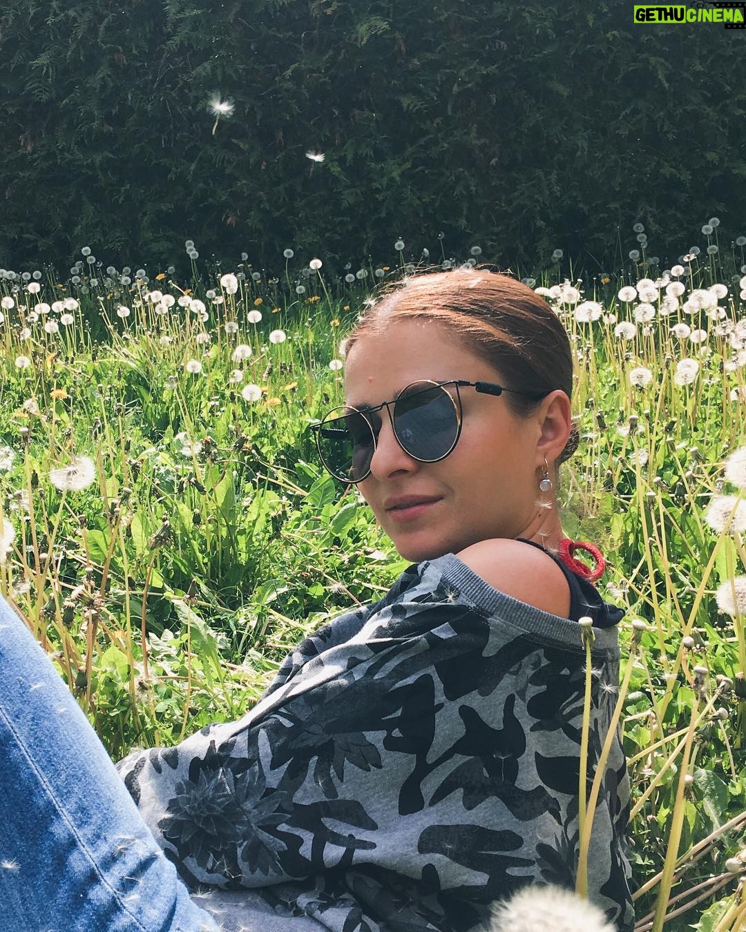 Sawsan Arsheed - 11.5K Likes - 🌞🌼🌻🧚♀️ .
.
.
.
.
.taken by my sunshine @mega.arsheed
#goodmorning #summer #france🇫🇷 #love #peace #actrice #syrien #sun
