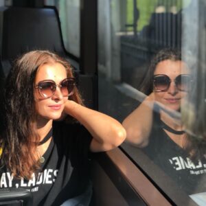 Sawsan Arsheed Instagram - مازلت حيّاً، وأؤمن بأني سأجد الطّريق يوماً ما إلى ذاتي ...إلى حلمي ...إلى ماأريد .
محمود درويش.  #france🇫🇷 #love #hope #peace #syrian #actress thanks habiby @maximkhalil1 for this photo