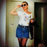 Sawsan Arsheed Instagram - هي وقت تكوني راكضة عندك شغل لازم تخلصيه قبل ماترجعي تطبخي ويوقفك جوزك ليصورك فبتاخدي وضعية الممثلة لعشر ثواني 😅😅😅. صباحكون جميعاً و نهاركون سعيد ❤️❤️❤️#goodvibes #peace #syrien #actrice #love #goodmorning #family #france Thanks @maximkhalil1 for this photo