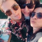 Sawsan Arsheed Instagram - أجمل الشي بالحياة يكون عندك قلوب بتحاوطك محبة ودفا وضحكات أرواح بتشبه روحك بتتجاوز معهون كل شي وبتعيش معهون دايماً كل ماتلتقي فيهون طفولتك حتى لو كنت بالسبعين بحبكووووون قد الدنييييييي @kika.s.85. @alaaghazzi #friendship #love #soulmate #goodtime #crazytime #family #peace #childhood ❤️❤️❤️