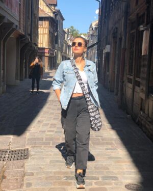 Sawsan Arsheed Instagram - سلام على الذين لاتبدلهم حياة ولا تفرقهم طرق ولا تغيرهم ظروف.  #love #life #hope #goodmorning #france🇫🇷 #syrian_actress #peace  Taken by @maximkhalil1 ❤️❤️❤️