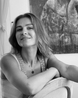 Sawsan Arsheed Instagram - Challenge accepted @kika.s.85  Among Women there are several criticisme we should take care of each other  We are beautiful the way we are  #photo_in_black_and_whit_alone  I chose  @loubnamashlah  @inas_hakki  @sallyshehabi  @dana.numer  To do the challenge  #beautiful #natural #strong_women #actress #syrien