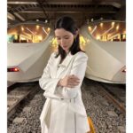 Saya Ichikawa Instagram - 新・美の巨人たち こんや放送です。 ブランクーシの「空間の鳥」がロマンスカーVSEに与えた影響を探ります。 デザインを手掛けた建築家の岡部憲明さんから直々にお話しを聞きました。贅沢。ブランクーシ展もじっくり観られたし、引退後にまたVSEに会えたし、幸せな1日でした。 お時間許す方ぜひ。 ⁡ ちなみに #アーティゾン美術館の ブランクーシ展は　@baila_magazineで連載してる 「市川紗椰の週末アートの扉 」でも紹介しています。 合わせてよろぴくです、写真めちゃかわいいです。 https://baila.hpplus.jp/lifestyle/trip/63747 ⁡ テレ東 「新 美の巨人たち」 6月8日 22:00〜 NHK 「テッツGO」 6月8日　24:40〜 ⁡ J-WAVE 「Orient Star TIME AND TIDE」 毎週土曜　２１時〜 @jwavetimeandtide 聴き逃しはPodcast版やRadikoにて ⁡ NHKfm 「x（かける）クラシック」 毎週日曜　１４：００〜１５：５０ 毎週金曜　7:25〜 聴き逃しは らじるらじるにて ⁡ ⁡ ⁡ #ピアス @hemca_officgal @rhodes_showroom #リング @zuttoholic #スタイリスト @okapiiiii #ヘアメイク @nozomifujimoto.hm #アーティゾン美術館 #ブランクーシ 長々とすみません！良い週末を！