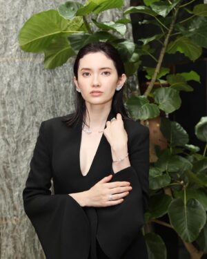 Saya Ichikawa Instagram - ⁡
5月24日にオープンするブシュロン表参道のオープニングレセプションに伺いました。
ジュエリーにうっとり。お店の内装もめちゃ可愛かった
きらきらしてたなぁー
きらっ
⁡
@boucheron 
#BoucheronOmotesando
#ブシュロン表参道
#PR