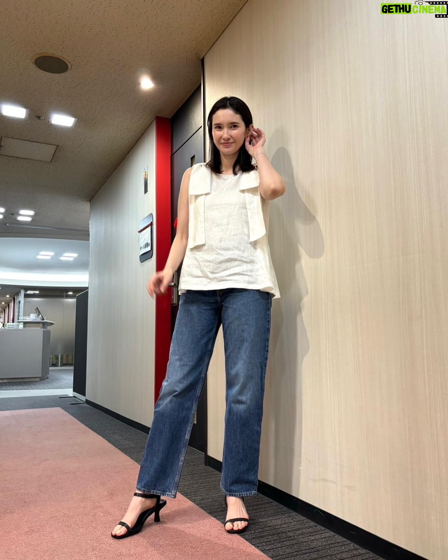 Saya Ichikawa Instagram - ハンバーグに関する問題だけのクイズ番組、ビストロアンサー。ハンバーグだけの1時間です。 ヽ( ・肉・ )ゝ jwave TIME AND TIDEのゲストは特殊メイクアーティストの #快歩 さんです NHKfm かけるクラシックのテーマはゲームxクラシックです! フジテレビ「美食クイズ!ビストロアンサー」 5月18日25:45~26:45 J-WAVE 「Orient Star TIME AND TIDE」 毎週土曜 21時〜 @jwavetimeandtide 聴き逃しはPodcast版やRadikoにて NHKfm 「x(かける)クラシック」 毎週日曜 14:00〜15:50 毎週金曜 8:00〜 聴き逃しは らじるらじるにて #トップス @jakkeldn @JACK_JOAT #ピアス @karayoo #ブレスレット @ninaetjulesparis #シューズ @mollinishoes @JACK_JOAT #スタイリスト @kanna_manabe #ヘアメイク @hairmake_chibamariko