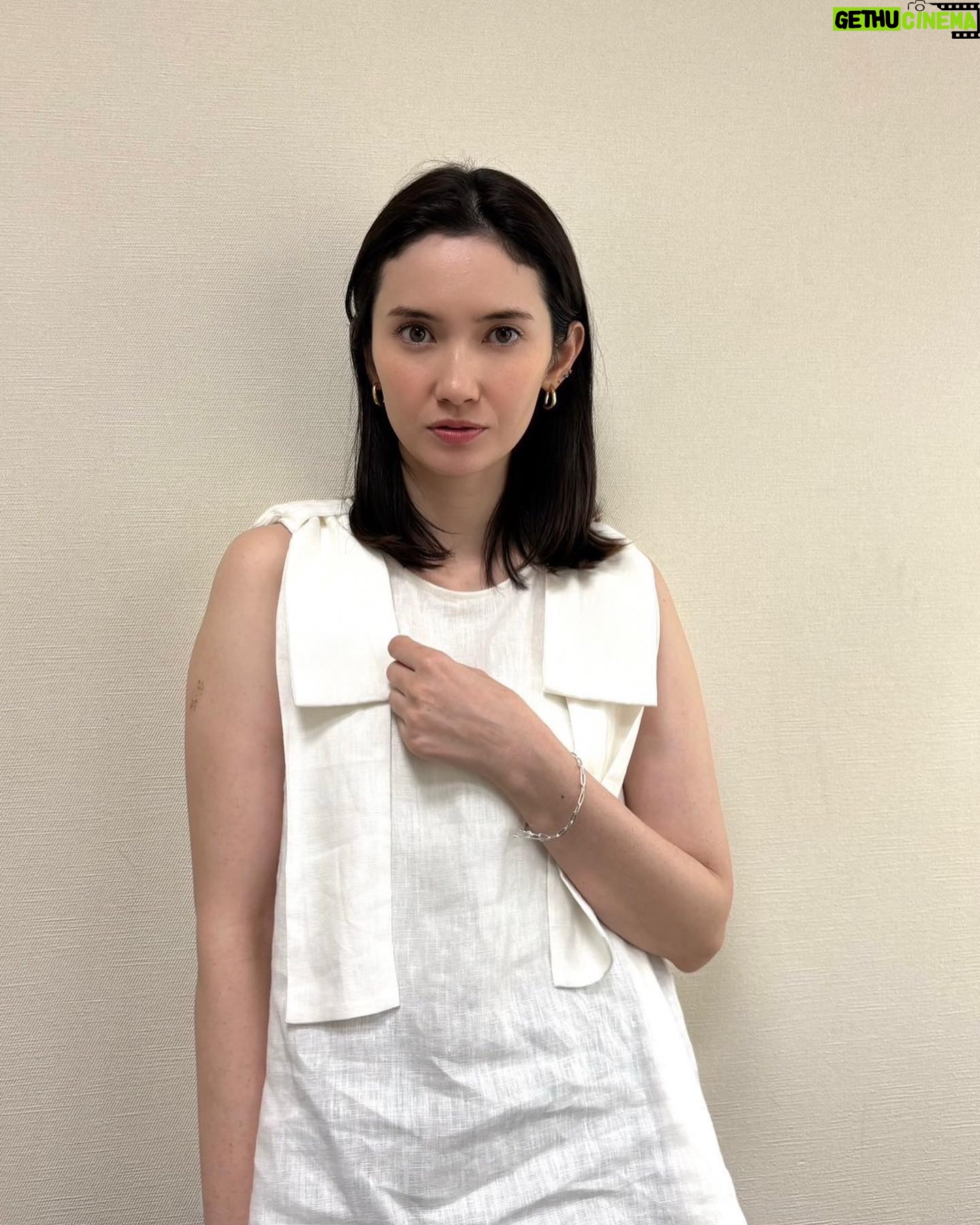 Saya Ichikawa Instagram - ハンバーグに関する問題だけのクイズ番組、ビストロアンサー。ハンバーグだけの1時間です。 ヽ( ・肉・ )ゝ jwave TIME AND TIDEのゲストは特殊メイクアーティストの #快歩 さんです NHKfm かけるクラシックのテーマはゲームxクラシックです! フジテレビ「美食クイズ!ビストロアンサー」 5月18日25:45~26:45 J-WAVE 「Orient Star TIME AND TIDE」 毎週土曜 21時〜 @jwavetimeandtide 聴き逃しはPodcast版やRadikoにて NHKfm 「x(かける)クラシック」 毎週日曜 14:00〜15:50 毎週金曜 8:00〜 聴き逃しは らじるらじるにて #トップス @jakkeldn @JACK_JOAT #ピアス @karayoo #ブレスレット @ninaetjulesparis #シューズ @mollinishoes @JACK_JOAT #スタイリスト @kanna_manabe #ヘアメイク @hairmake_chibamariko