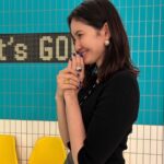 Saya Ichikawa Instagram - 新しい形の鉄道番組、テッツGO！、こんや放送です。歴史資料とスタジオの床一面に広げた巨大路線図で京急を味わいます。 お時間許す方ぜひ！ ⁡ NHK 「鉄道ちょい旅バラエティー テッツGO!」 5月15日　午後7:57〜午後8:42 ⁡ 路線図を見てると一日が過ぎてしまう ⁡ #衣装 は #トップス #スカート @enfold_official #ピアス @zuttoholic #シルバーリング @plow＿plow #ゴールドリング @pluiehair #サンダル ＠nebulonie.japan #スタイリング @okapiiiii ⁡ ⁡ ⁡