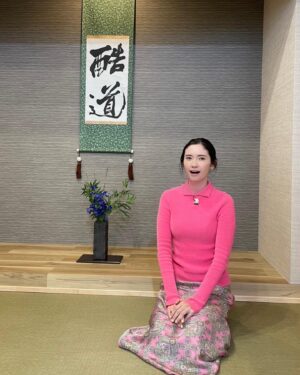 Saya Ichikawa Instagram - 酷道(酷い国道)を紹介する「酷ドライブ」、こんや放送です。初回は３大酷道の一つ、国道425号線を走破します！隧道、ダム、倒木、滝、とスリル満点でした。
お時間許す方はぜひご覧くださいませ
⁡
8月15日 21:00〜21:55
BSフジ「酷ドライブ〜険しすぎて美しい国道の旅〜」
⁡
#トップス @lautashi
#スカート @leurlogetteofficial
#ピアス#リング @graey_official
#スタイリング @kanna_manabe 
#ヘアメイク @nozomi.hairandmakeup
⁡