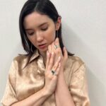 Saya Ichikawa Instagram - Ｑさまはクイズさまぁ〜ずの略だと今さら気づいた今日この頃。 初めていわゆるクイズ番組に挑戦しました。みなさん本気ですごかったわー　 もし良かったら！ ⁡ テレビ朝日 「クイズプレゼンバラエティーQさま‼︎」 ５月６日　19:00〜 ⁡ 1,2枚目の写真は先日、「実物大ガンダムから考えるロボット工学と未来」のテーマでトークした「大人の学びフェス」より。遅くなりましたが、お越し頂いた方に感謝です ⁡ #Ｑさま の衣装は #ブラウス #パンツ @cinoh_official #ミュール @henri.en.vargo #ピアス #ネックレス #リング @bonee.official #ツーフィンガーリング @mimucreate_jewelry @rhodes_showroom #スタイリング　@masacott__ #ヘアメイク　@nozomifujimoto.hm ⁡ 1,2枚目 #衣装　は #ブラウス　@samsoesamsoe #パンツ　@baumundpferdgarten #ピアス　@gemmaalus_japan 右手中指リング　@thalatta___ 右手薬指リング　@tomomi.s_jewelry #リング　@tsugumi_iwamoto #パンプス　@lunique_official #スタイリスト @okapiiiii #メイク @nozomifujimoto.hm