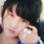Saya Ichikawa Instagram - みなさん誕生日メッセージありがとうございます。 頑張ってこられたのはみなさんの応援や優しい言葉のおかげです。 みなさんも良いバレンタインデーをお過ごし下さい！ 写真は小学生のいつか、ブレっブレてすみません。 それでも特定できるKONISHIKIさんのキャラ立ち、さすが
