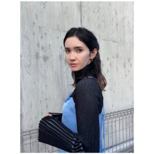 Saya Ichikawa Instagram - 「建もの探訪」のお正月スペシャル！渡辺篤史さんとさらば青春の光の森田さんと一緒に素敵な住宅を巡らせていただきました。
⁡
外壁素材を褒めすぎてなかなか建物の中に入らない渡辺さん、そしてつっこみまくる森田さん。楽しい時間でした。

そして！
明後日(8日)成人の日は、JWAVEのホリデースペシャル「京都芸術大学 presents WHAT’S ART」をお送りします。今年で三年目！9時間の生放送、がんばります
お時間許す方ぜひぜひ。メールもお待ちしてやす
⁡
渡辺篤史の建もの探訪
さらば森田＆市川紗椰　建もの大好き芸能人ＳＰ
1月7日 あさ6:00～7:00
⁡
JWAVE   FM COCOLO HOLIDAY SPECIAL「京都芸術大学 presents WHAT’S ART 2024」
1月8日　9:00〜17:55

⁡
#衣装 は
#トップス　@aic_official
#キャミワンピース　@baumundpferdgarten
#パンツ  @aoiwanaka.official
#ブーツ  @alm._official
#シルバーリング　@porettofelun_jewelry
#クォーツリング
@bellis_jewerly_official
#リング @maaa_jewelry
#特別出演　
#猫のアルちゃんさん　
#相手にされない　
#でも癒し