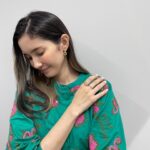 Saya Ichikawa Instagram - 猛暑が続く中、皆様いかがお過ごしでしょうか。いちかわは溶けそうです。 さて、先日札幌で公開収録をしたNHK北海道179Qが本日放送されます。北海道以外の方は配信でぜひ。 テレ朝「衝動に駆られてみる」には数式に取り憑かれた大学教授とタイムマシーン3号さんが登場,。 NHK fm「かけクラ」のテーマはクラシックx納涼！今週は怪談クラシックを紹介します。 jwave「TIME AND TIDE」のゲストはフォルツァスタイルの編集長の干場さんです。 ⁡ そして日曜日、東京国際フォーラムで ジョンウィリアムズ:フルオーケストラ コンサートの司会を務めます。いらっしゃる方々、一緒にスターウォーズ、ET、ジョーズ、ハリーポッター、シンドラーのリストなどなどの名曲を楽しみましょう　 https://jw-orchestra.jp ⁡ NHK北海道ほか「１７９Q」 8月4日19:30〜ほか ⁡ テレ朝「衝動に駆られてみる」 毎週日曜 24:24〜 Tverで配信あり ⁡ J-WAVE 「Orient Star TIME AND TIDE」 毎週土曜　２１時〜 @jwavetimeandtide 聴き逃しはRadikoにて ⁡ NHKfm 「x（かける）クラシック」 毎週日曜　１４：００〜１５：５０ 毎週月曜　8:00〜 聴き逃しは らじるらじるにて ⁡ ⁡ 衣装は #ブラウス @pom_amsterdam @JACK_JOAT #スカート @provoke_design_boutipue @JACK_JOAT #ピアス @brie_leon @JACK_JOAT #リング @graey_official #サンダル @unitednude_japan #スタイリング @kanna_manabe #ヘアメイク @hairmake_chibamariko ⁡ だらだらとすみません！
