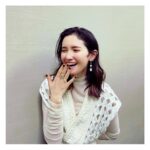 Saya Ichikawa Instagram - 2023年残りわずか、みなさんいかがお過ごしでしょうか。あっっというまに大晦日、信じがたいです。 大掃除は終わったかー おせちの準備はできたかー もしかしてまだお仕事かー (いちかわは全部ノー) さて 今年もこのびみょーなインスタにお付き合い頂き、ありがとうございました。コメント等のみなさんの優しいお言葉やつっこみ、本当に本当に感謝です。おかげで2023年も精一杯お仕事頑張れました。　　 ⁡ 写真はこんや放送の #つぶやき英語 の大みそかＳＰ　から。東京コミコンに潜入しました。お時間許す方ぜひ。 JWAVE「TIME AND TIDE」の年末SPもradiko等でお願いします。ゲストはお迎えせず、いちかわ一人喋りの回です。 ⁡ Eテレ「太田光のつぶやき英語」 12/31 18:00〜 ⁡ J-WAVE 「Orient Star TIME AND TIDE」 毎週土曜　２１時〜 @jwavetimeandtide 聴き逃しはPodcast版やRadikoにて ⁡ #衣装 は #ニットトップス @leinwande_official #スカート @leurlogetteofficial #ピアス #ゴールドリング@graey_official #シルバーリング@reflection.co_official @the.pr_ #スタイリング @kanna_manabe #ヘアメイク @hairmake_chibamariko ⁡ 本年もたくさんお世になり、ありがとうございました。来年もよろしくお願いいたします！