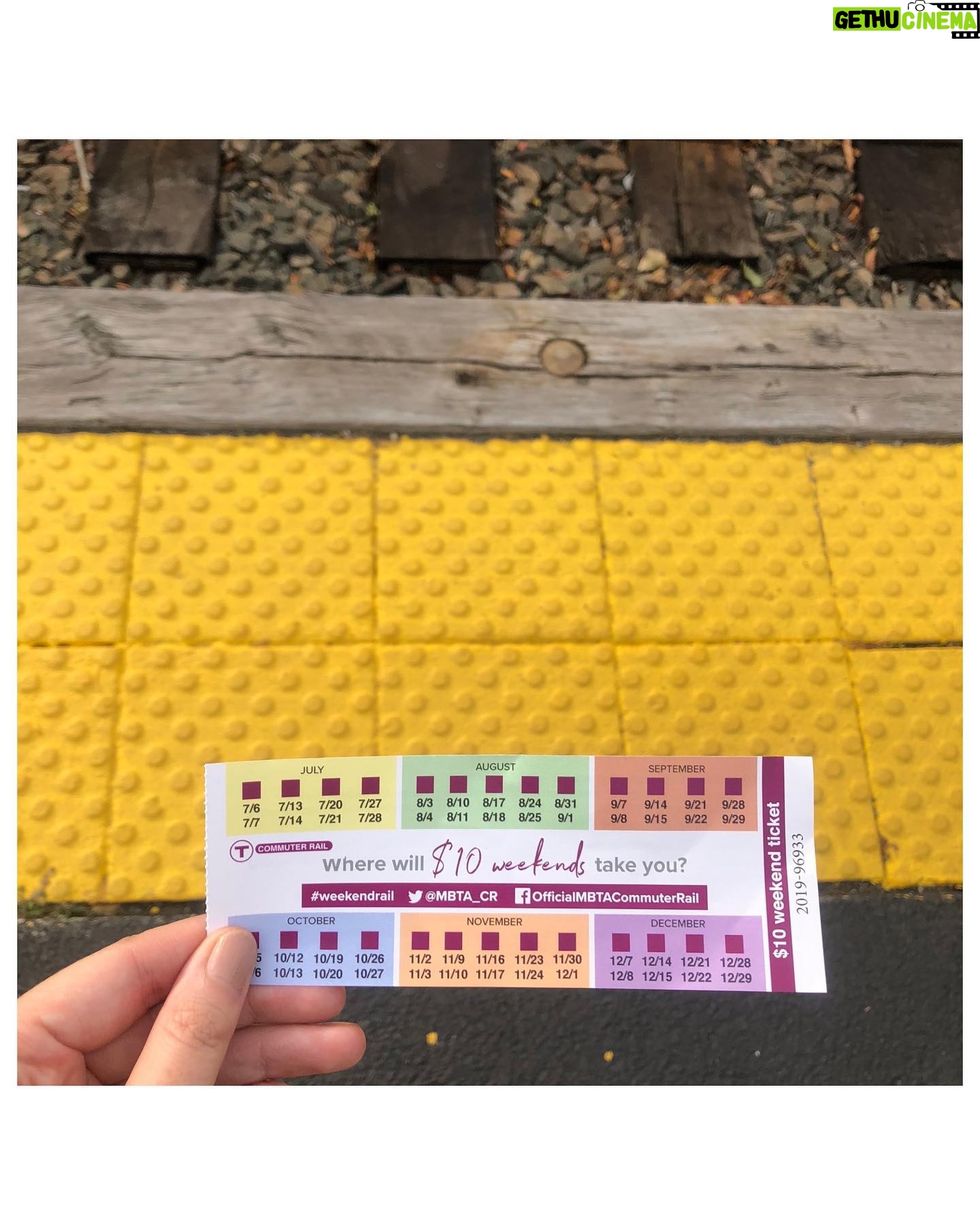 Saya Ichikawa Instagram - #mbta #GP40MC #F40PH #ボストンからニューベリーポート 内装がアメ車のトラックみたいで落ち着く 懐かし