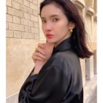 Saya Ichikawa Instagram - アド街、東京駅八重洲口！丸の内側にはない味わいと哀愁が魅力な街。 どんなダジャレbgmが流れるのか楽しみ そして、パリを巡った「恋するパリガイド」のオンエアや、jwave TIME AND TIDEと NHKfmかけクラのレギュラー放送もあります。 お時間許す方ぜひ。 ⁡ ⁡ フジテレビ「恋する❤︎パリガイド」 ※関東ローカル 4/13 13:30〜 ⁡ 出没！アド街ック天国〜東京駅八重洲口〜 4/13 21:00〜 ⁡ J-WAVE 「Orient Star TIME AND TIDE」 毎週土曜　２１時〜 @jwavetimeandtide 聴き逃しはPodcast版やRadikoにて ⁡ NHKfm 「x（かける）クラシック」 毎週日曜　１４：００〜１５：５０ 毎週金曜　8:00〜 聴き逃しは らじるらじるにて ⁡ #衣装 は #アド街 #セットアップ #リブトップス @08sircus #ピアス @tedmuehling #ネックレス @brie_leon @JACK_JOAT #パンプス @giaborghini #スタイリング @kanna_manabe ⁡ ⁡ #パリ は #ピアス @brie_leon @jack_joat #ブレスレット@justindavis_jewels @jack_joat #バッグ@paola.nutti_official #スタイリスト @masacott__