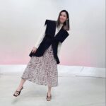 Saya Ichikawa Instagram - お薬を買いに立ち寄った薬局でボン・ジョヴィのBad Medicineが流れてくる不穏なスタートの月曜日。 開き直って省エネでいきます。 ⁡ 写真は、生放送で着用してあげそびれた 衣装たち→ ⁡ １、2枚目 「土曜はカラフル」 #ワンピース @laloh_official #ピアス @somnium_22 #リング @lanaswans_official ⁡ ⁡ 3,4 枚目 NHK ハートネットTV 「みんなの選挙」生放送 #トップス @stumbly.official #スカート @ganni #ピアス,リング @manarosa_jewel @mandassociates #シューズ @chuclla_official ⁡ 5,6枚目　NHK 「ロボット新世紀」 #オールインワン @laloh_official #リング @lanaswans_official @somnium_22 #サンダル @w_and__m ⁡ みなさんも無理せず！