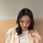Saya Ichikawa Instagram - アド街、東京駅八重洲口！丸の内側にはない味わいと哀愁が魅力な街。 どんなダジャレbgmが流れるのか楽しみ そして、パリを巡った「恋するパリガイド」のオンエアや、jwave TIME AND TIDEと NHKfmかけクラのレギュラー放送もあります。 お時間許す方ぜひ。 ⁡ ⁡ フジテレビ「恋する❤︎パリガイド」 ※関東ローカル 4/13 13:30〜 ⁡ 出没！アド街ック天国〜東京駅八重洲口〜 4/13 21:00〜 ⁡ J-WAVE 「Orient Star TIME AND TIDE」 毎週土曜　２１時〜 @jwavetimeandtide 聴き逃しはPodcast版やRadikoにて ⁡ NHKfm 「x（かける）クラシック」 毎週日曜　１４：００〜１５：５０ 毎週金曜　8:00〜 聴き逃しは らじるらじるにて ⁡ #衣装 は #アド街 #セットアップ #リブトップス @08sircus #ピアス @tedmuehling #ネックレス @brie_leon @JACK_JOAT #パンプス @giaborghini #スタイリング @kanna_manabe ⁡ ⁡ #パリ は #ピアス @brie_leon @jack_joat #ブレスレット@justindavis_jewels @jack_joat #バッグ@paola.nutti_official #スタイリスト @masacott__